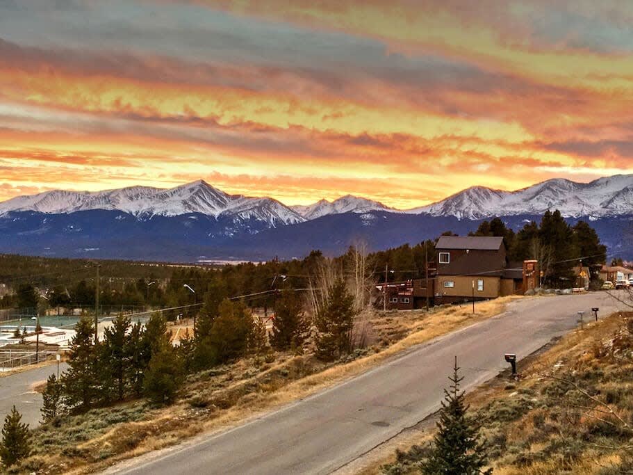 2BR Epic Mountain View - Pet Friendly — Leadville, CO — vacation rental