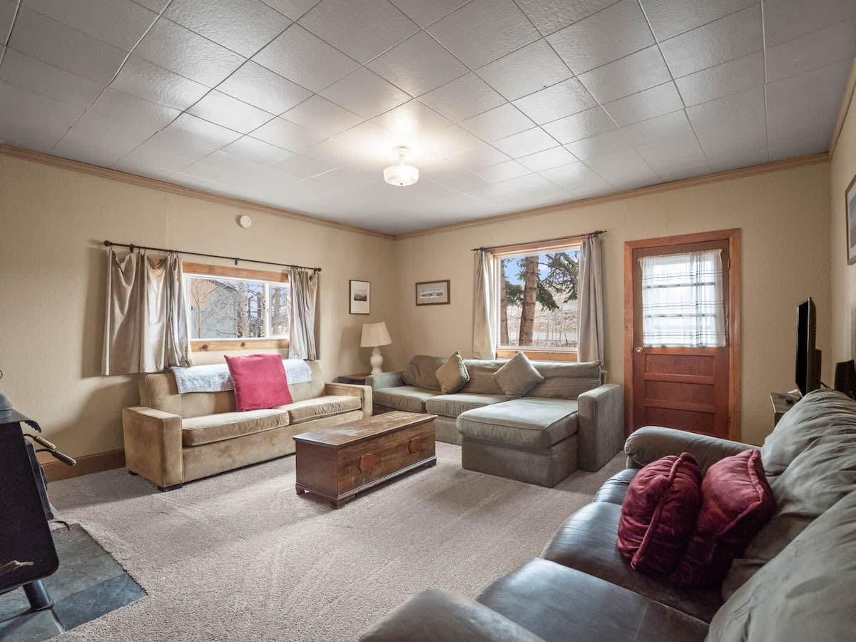 4BR Bungalow - Spacious Backyard & Pet Friendly — Leadville, CO — vacation rental