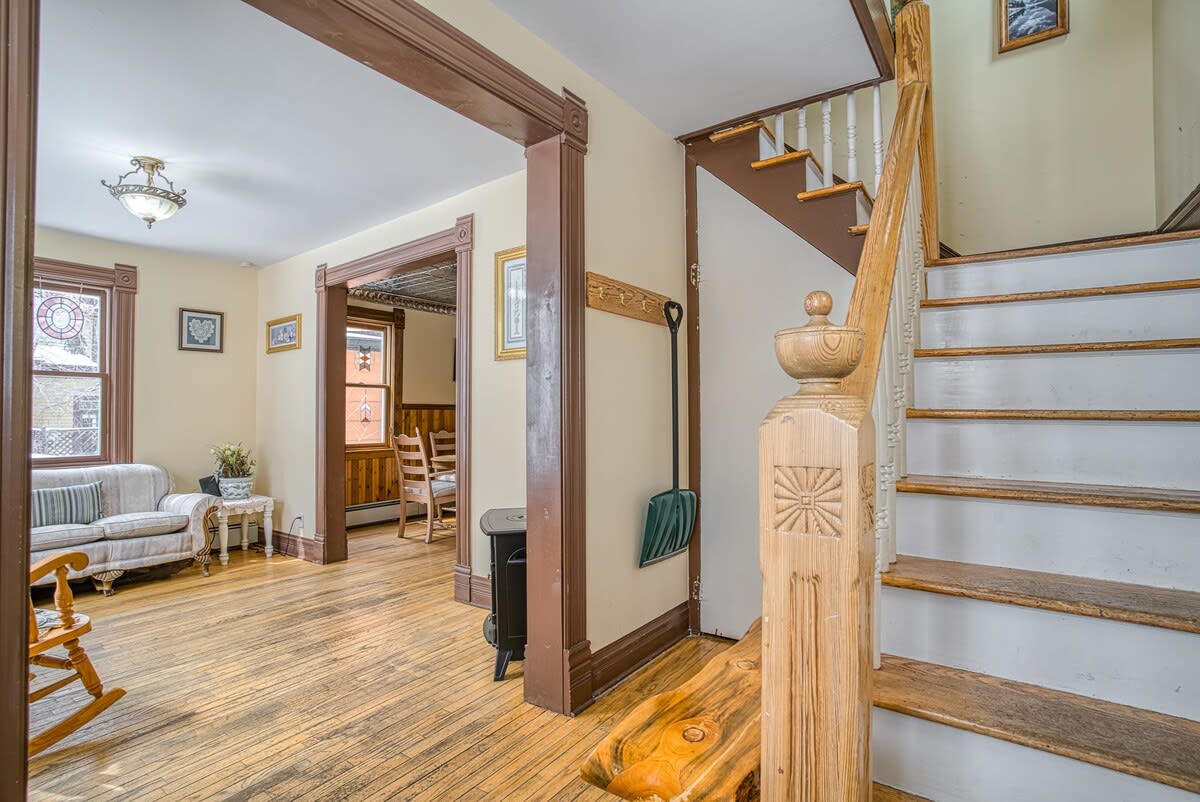 Charming Victorian Home With Cozy Fireplace And Mountain Views - Delightful Retreat - Leadville, CO