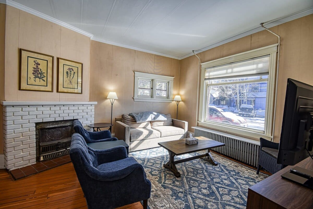 4BR Charming Victorian - Steps to Downtown — Leadville, CO — vacation rental