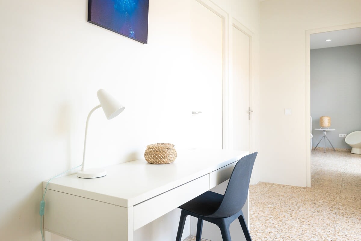 Tropical City Escape with Balcony in Willemstad 5