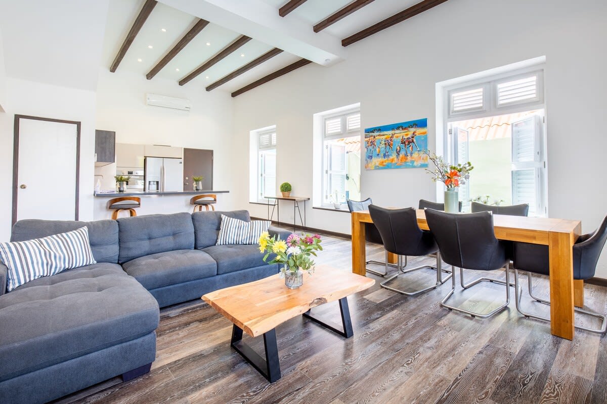 3BR Duplex with City Views in Heart of Willemstad