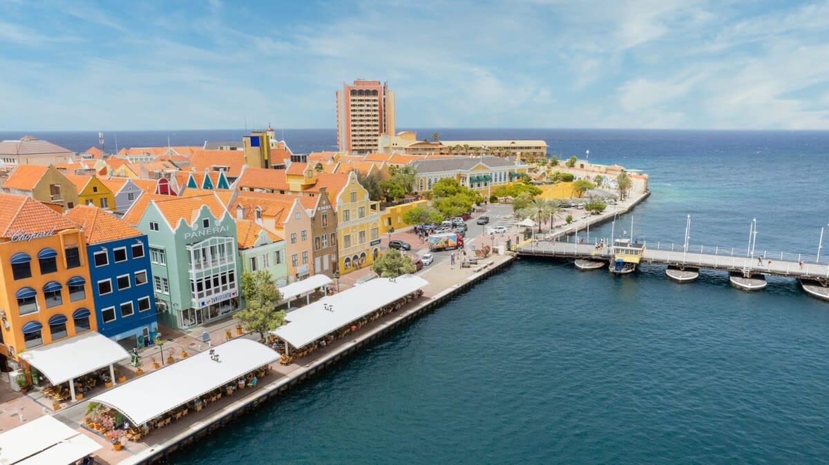 Scenic Blue Marlin Apartment in Willemstad 2