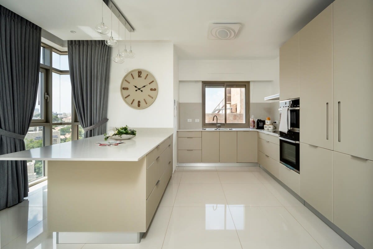 Elite 2 bedroom 2 bath Haneviim Court photo 14