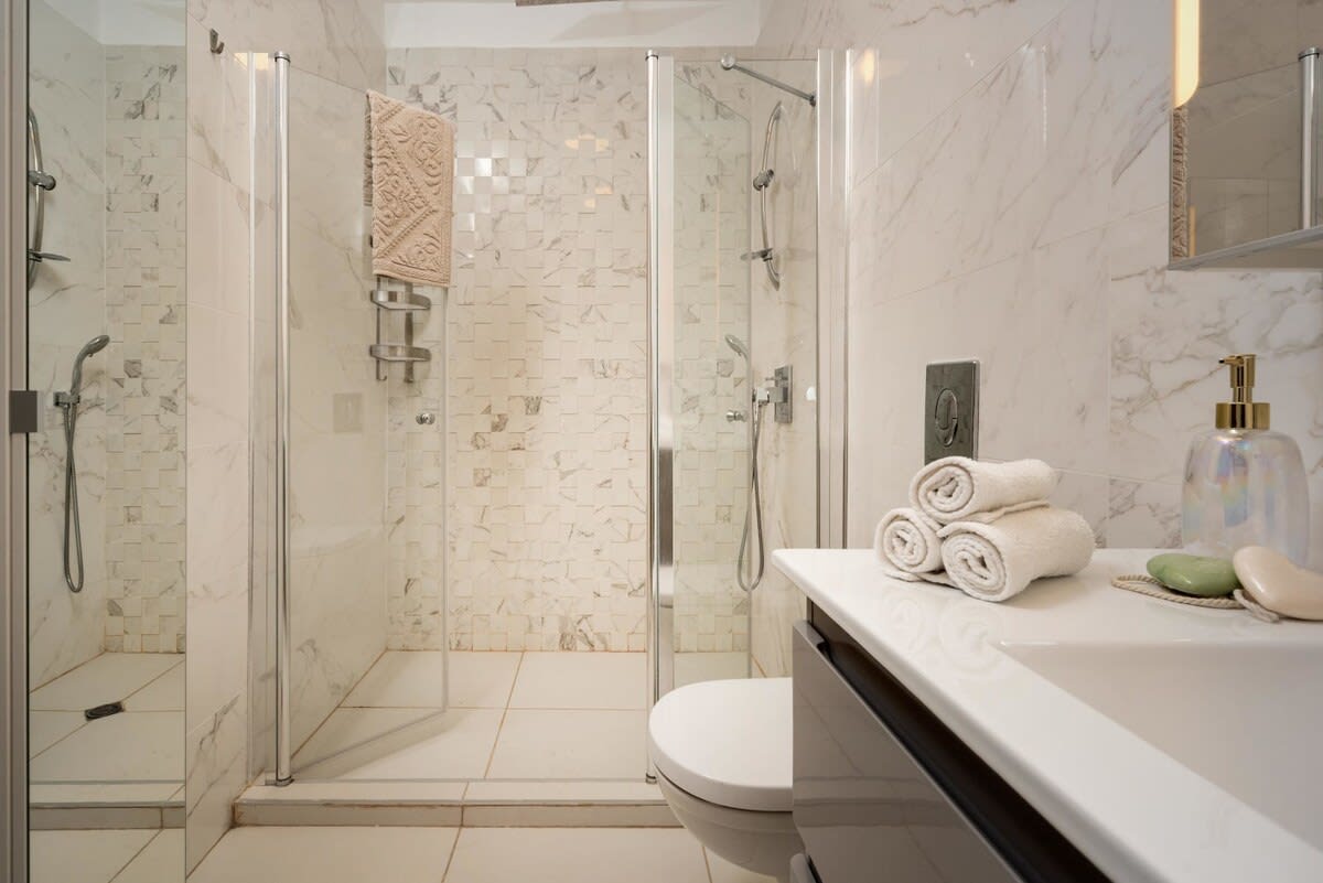Elite 2 bedroom 2 bath Haneviim Court photo 21