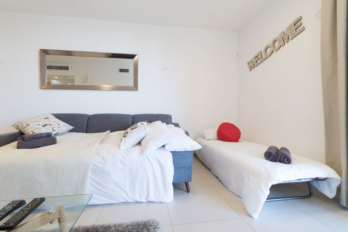 1 Bedroom in city center free parking photo 40