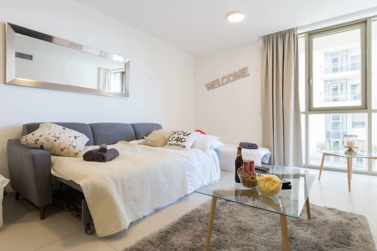 1 Bedroom in city center free parking photo 43