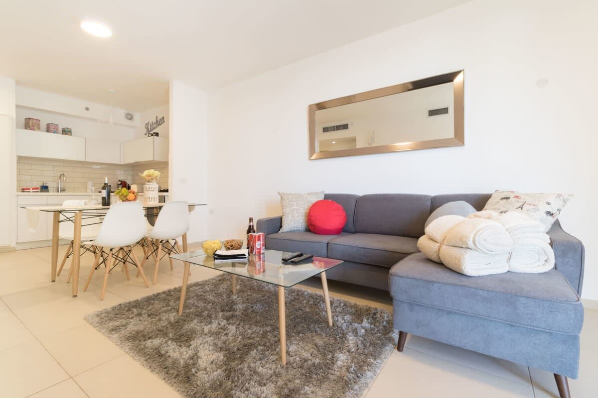 1 Bedroom in city center free parking photo 16