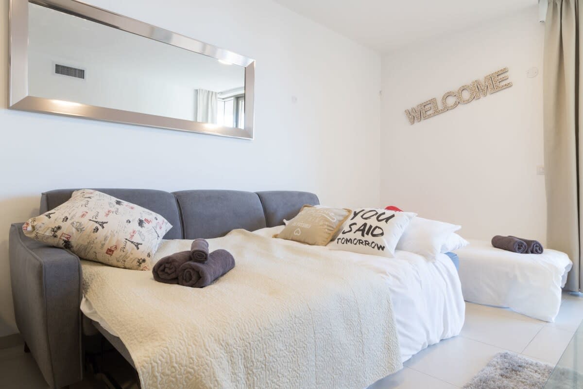 1 Bedroom in city center free parking photo 39