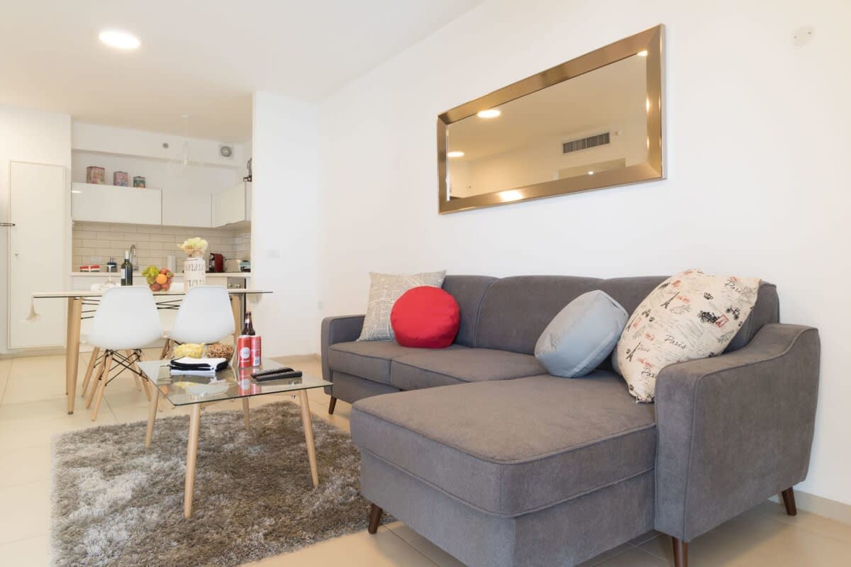 1 Bedroom in city center free parking photo 33