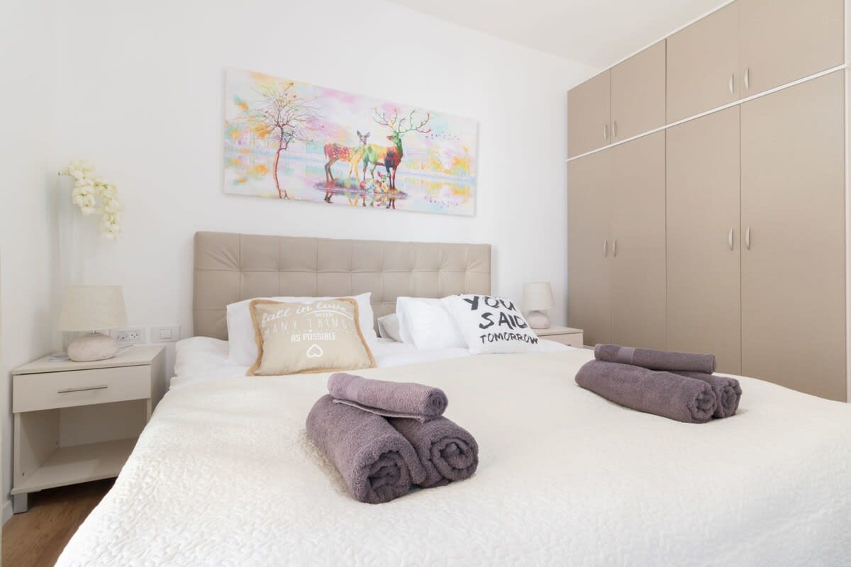 1 Bedroom in city center free parking photo 27