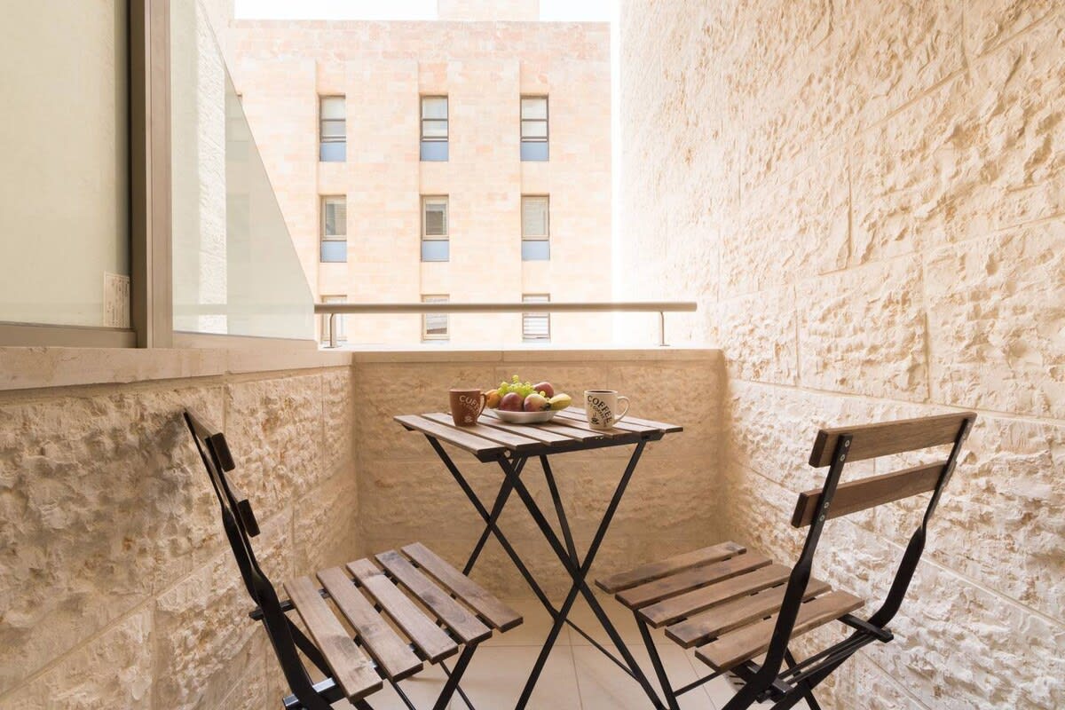 Spacious 2 bedrooms+parking in city center photo 31