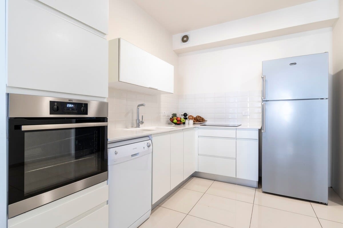 Spacious 2 bedrooms+parking in city center photo 16