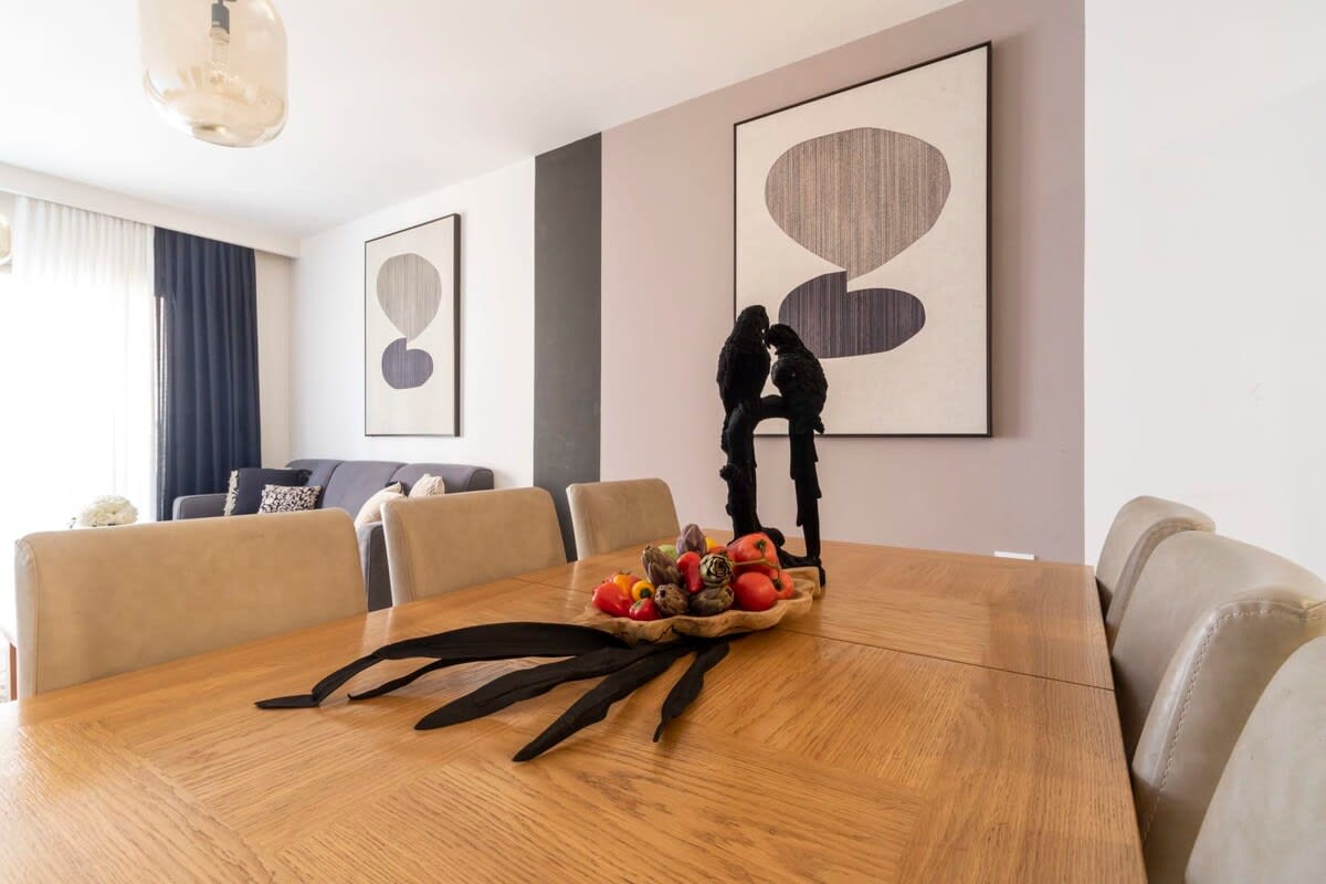 Spacious 2 bedrooms+parking in city center photo 7