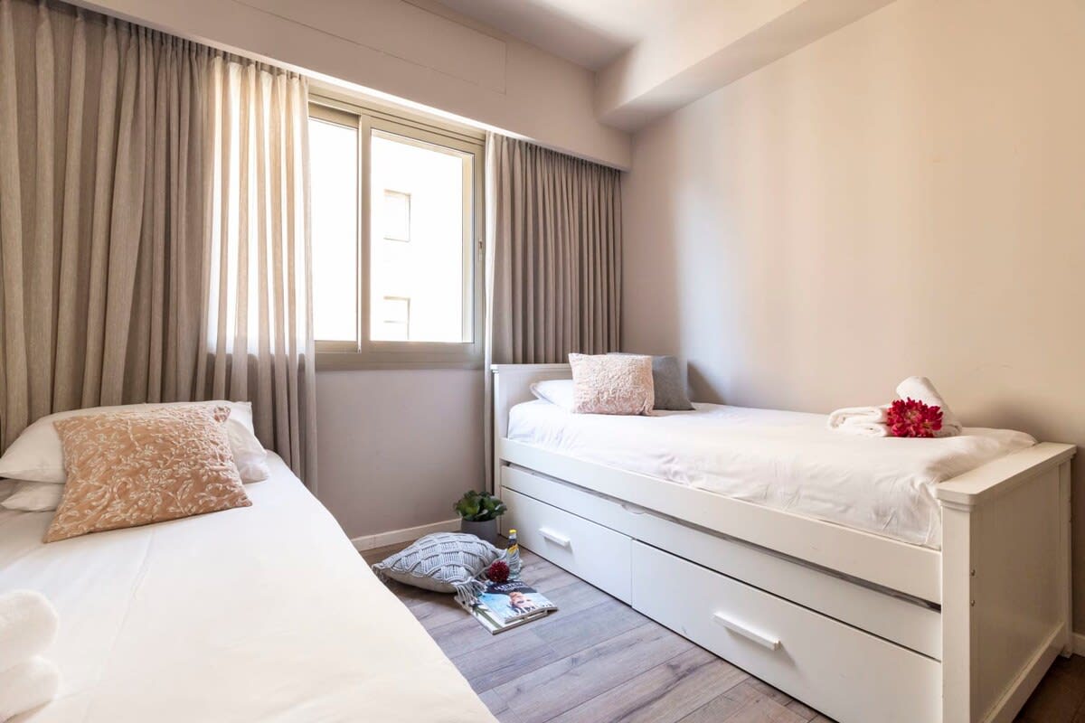 Spacious 2 bedrooms+parking in city center photo 32