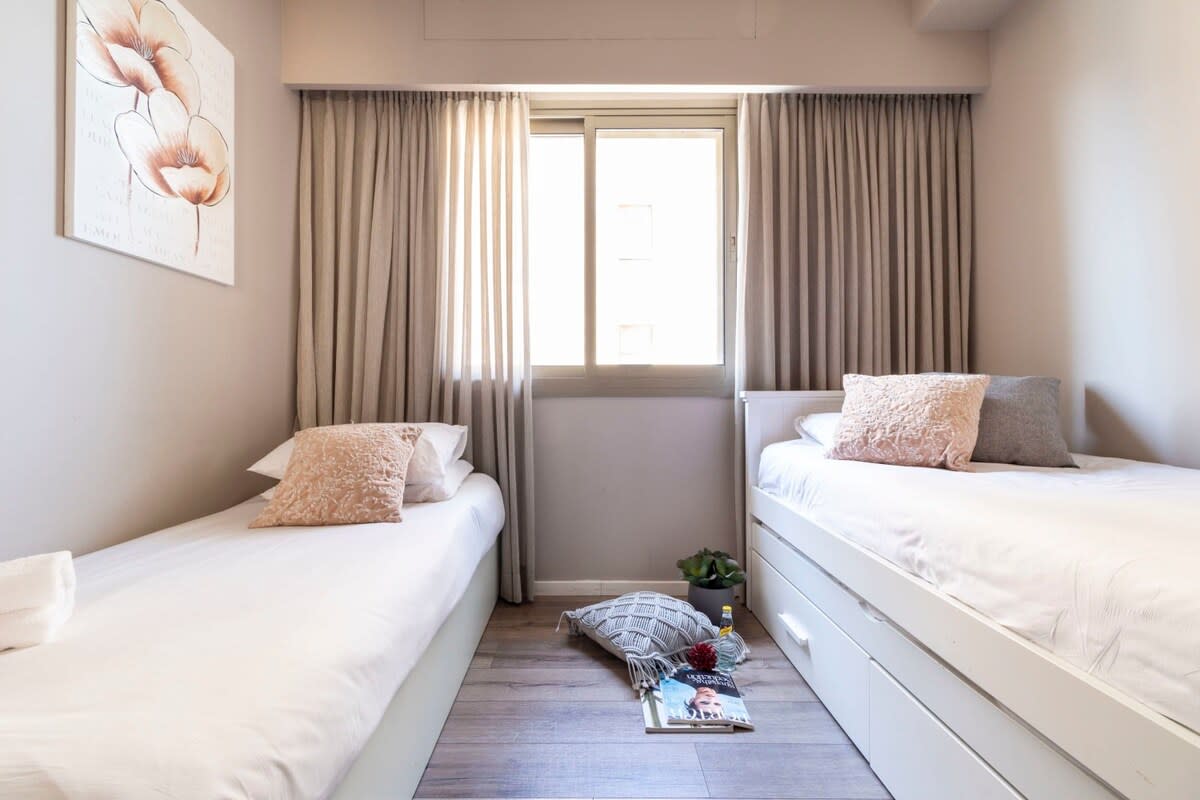 Spacious 2 bedrooms+parking in city center photo 35