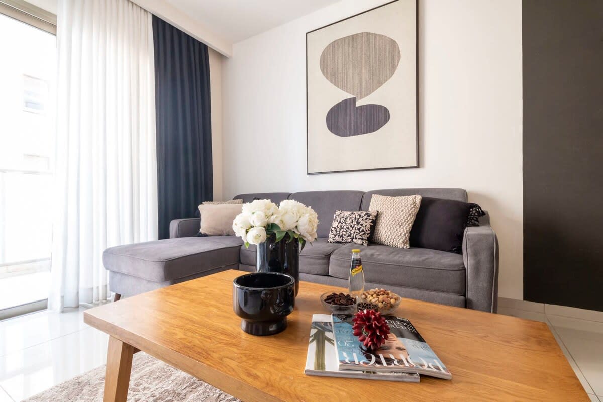 Spacious 2 bedrooms+parking in city center photo 4