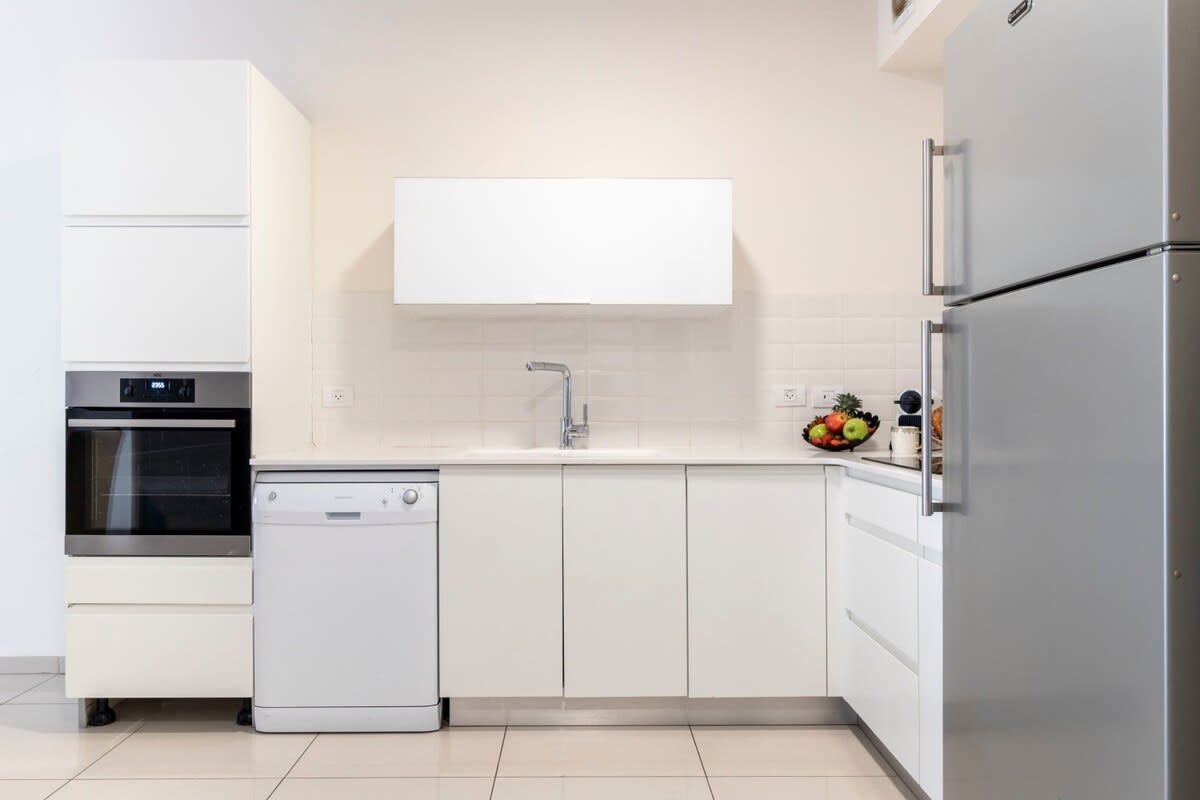 Spacious 2 bedrooms+parking in city center photo 18