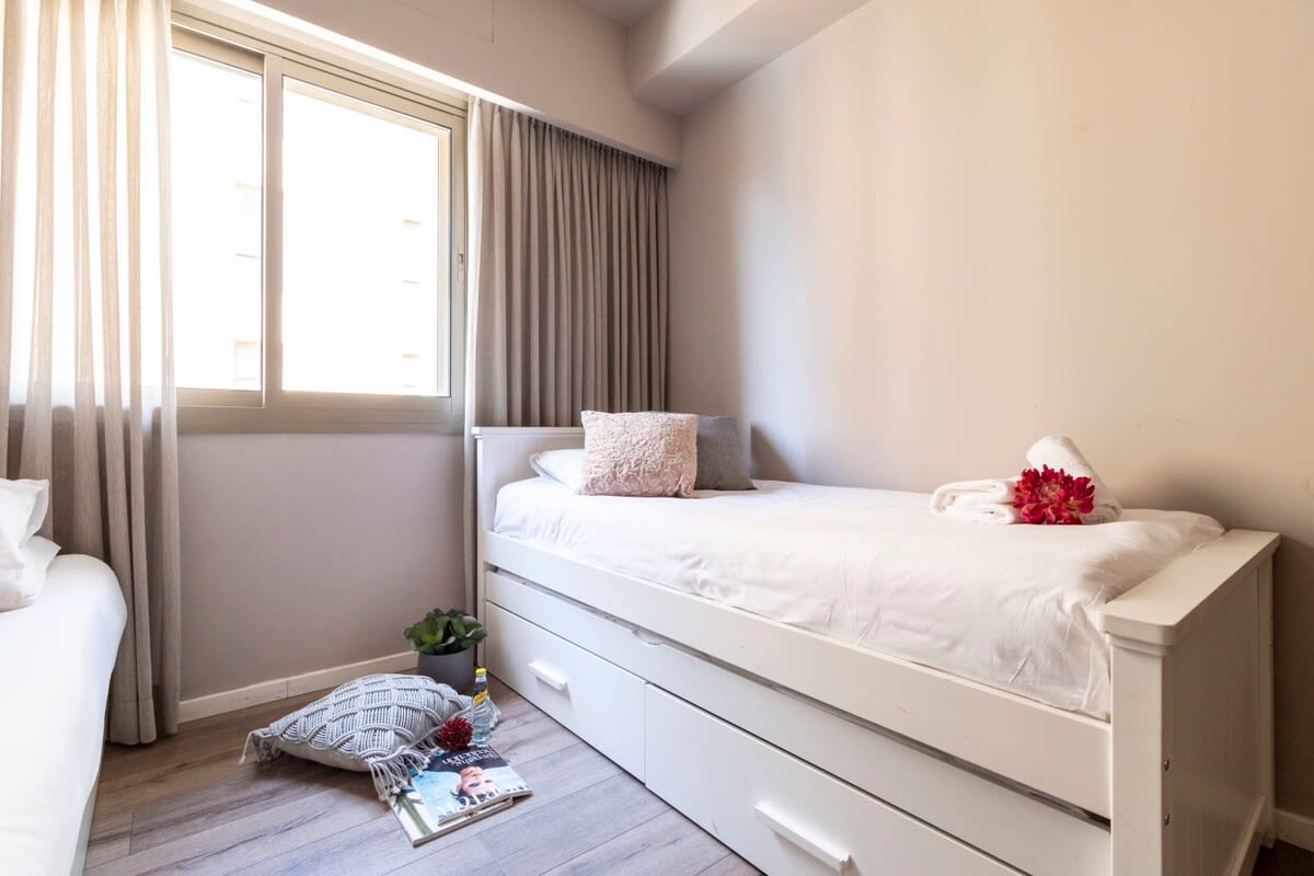 Spacious 2 bedrooms+parking in city center photo 34