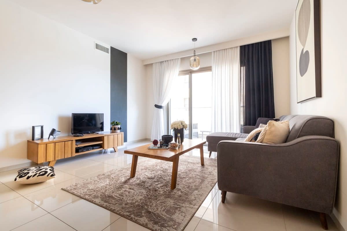 Spacious 2 bedrooms+parking in city center photo 9