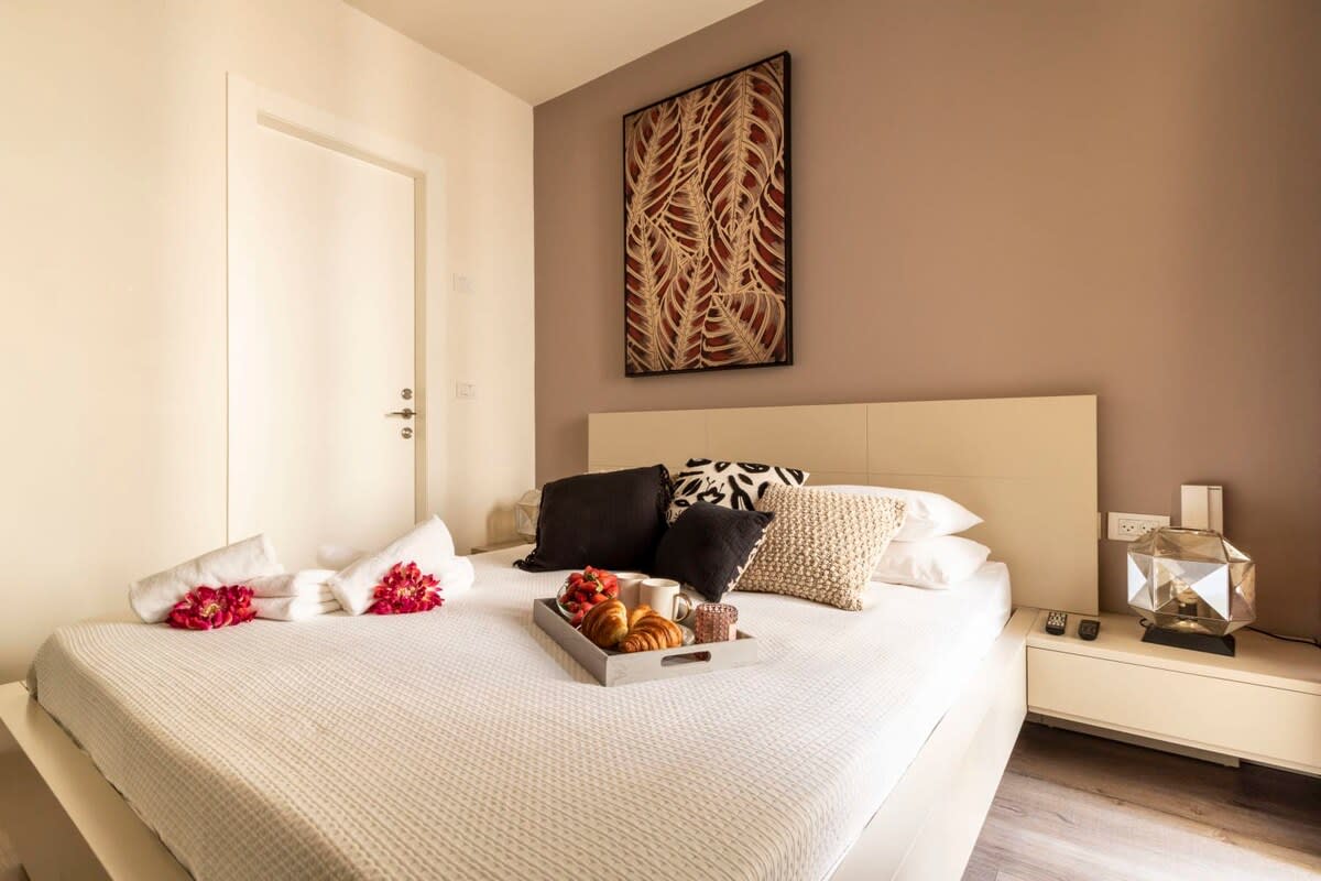 Spacious 2 bedrooms+parking in city center photo 24