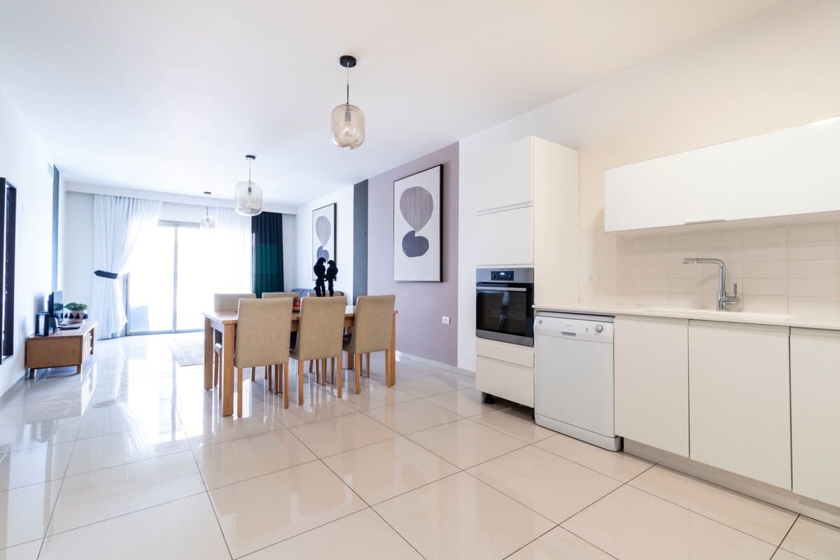 Spacious 2 bedrooms+parking in city center photo 19