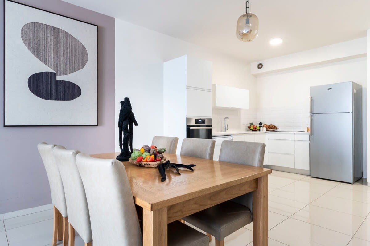 Spacious 2 bedrooms+parking in city center photo 13