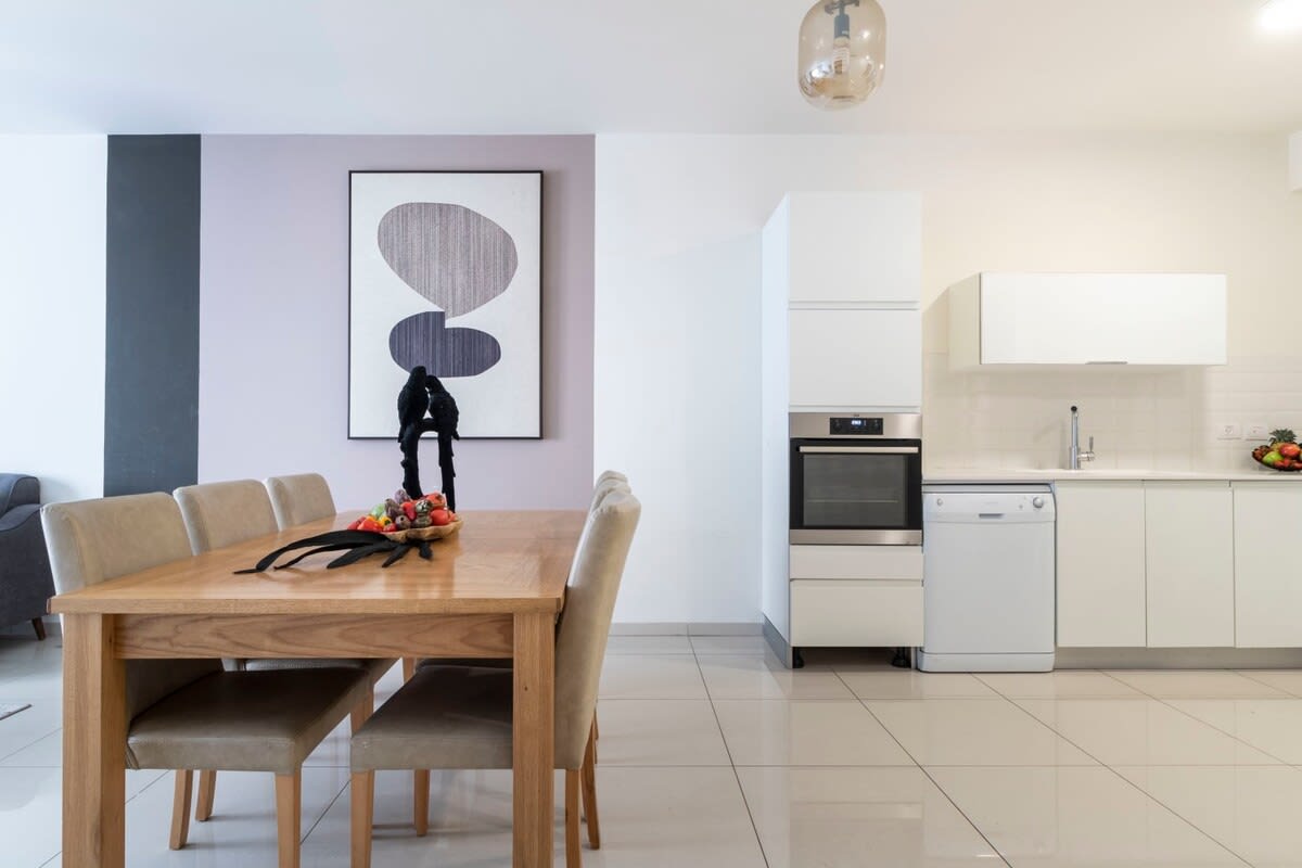 Spacious 2 bedrooms+parking in city center photo 14