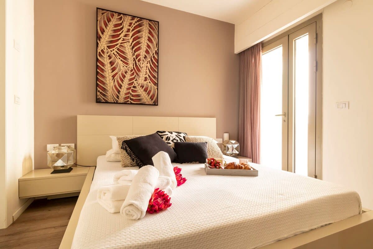 Spacious 2 bedrooms+parking in city center photo 21