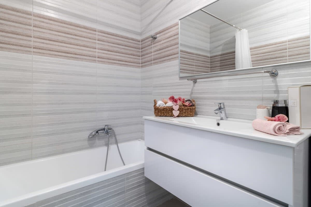 Stylish 1 bedroom in city center photo 19
