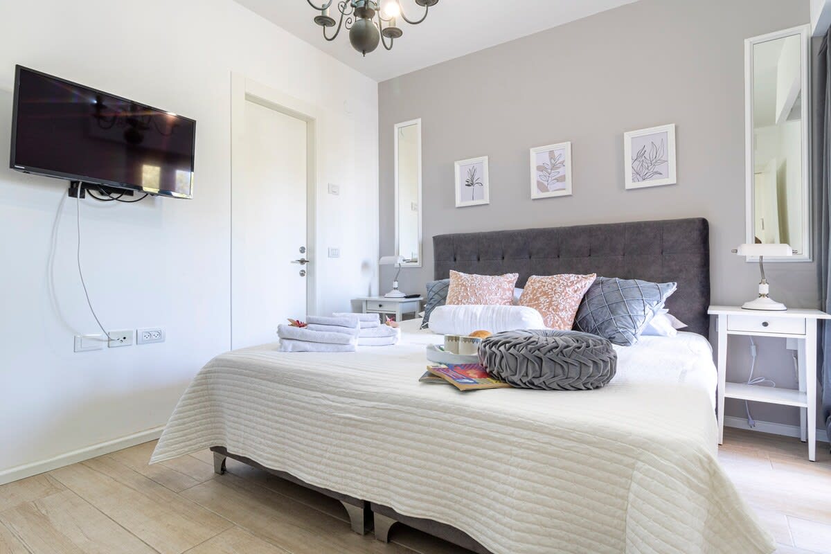 Classy Three-Bedroom/Terrace Over City View photo 26