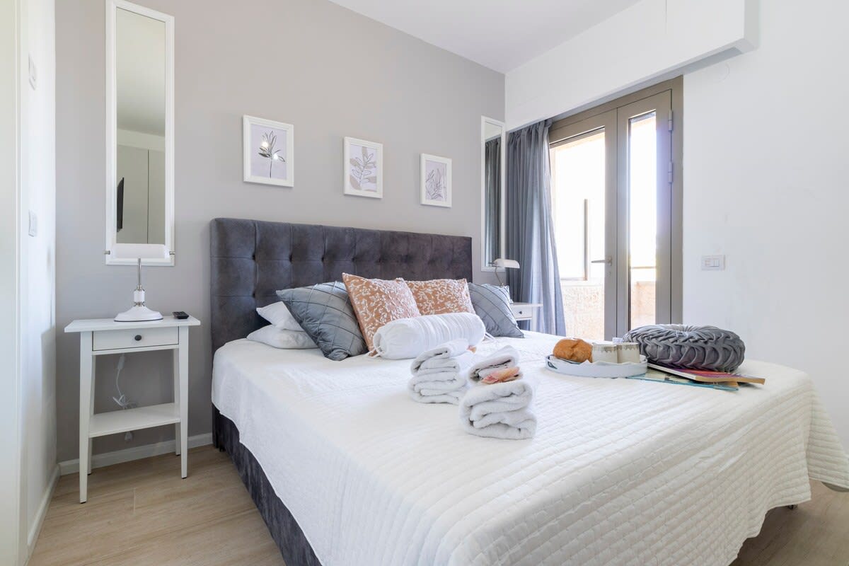 Classy Three-Bedroom/Terrace Over City View photo 28