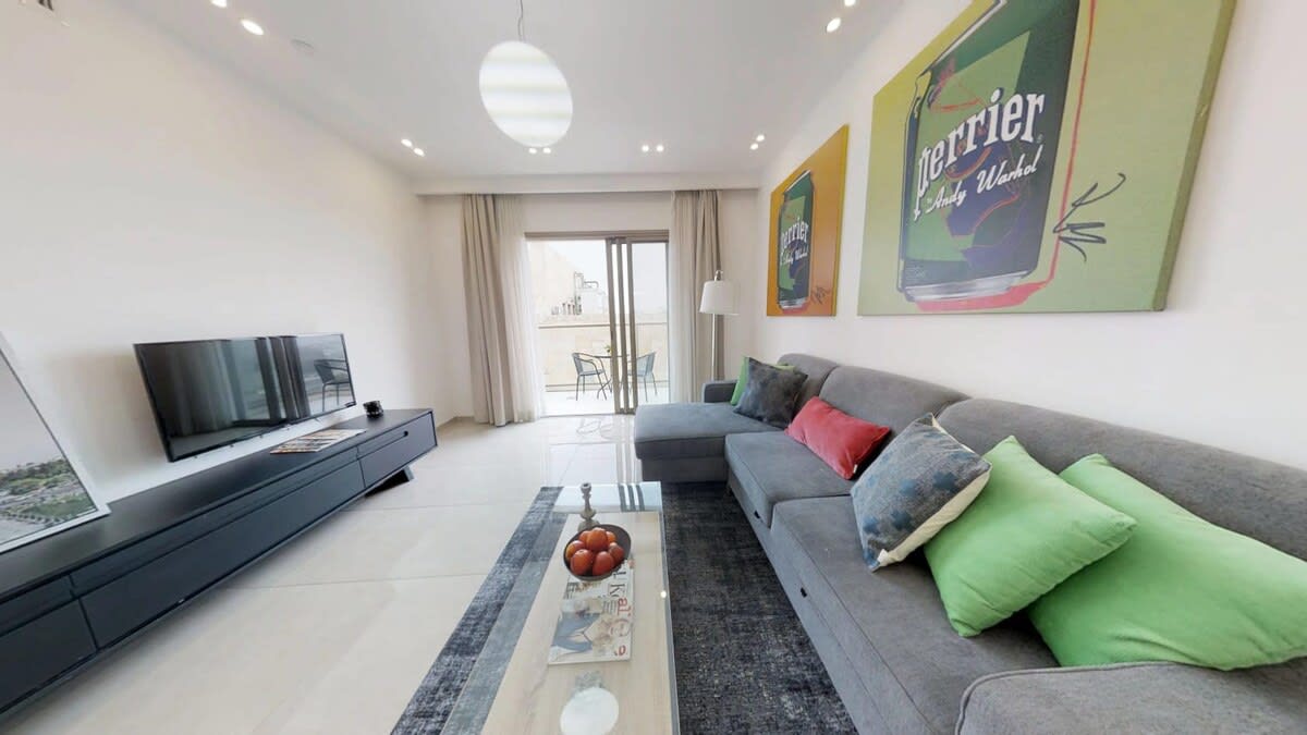 Superb 2 br/parking/sukka porch Haneviim Court photo 14
