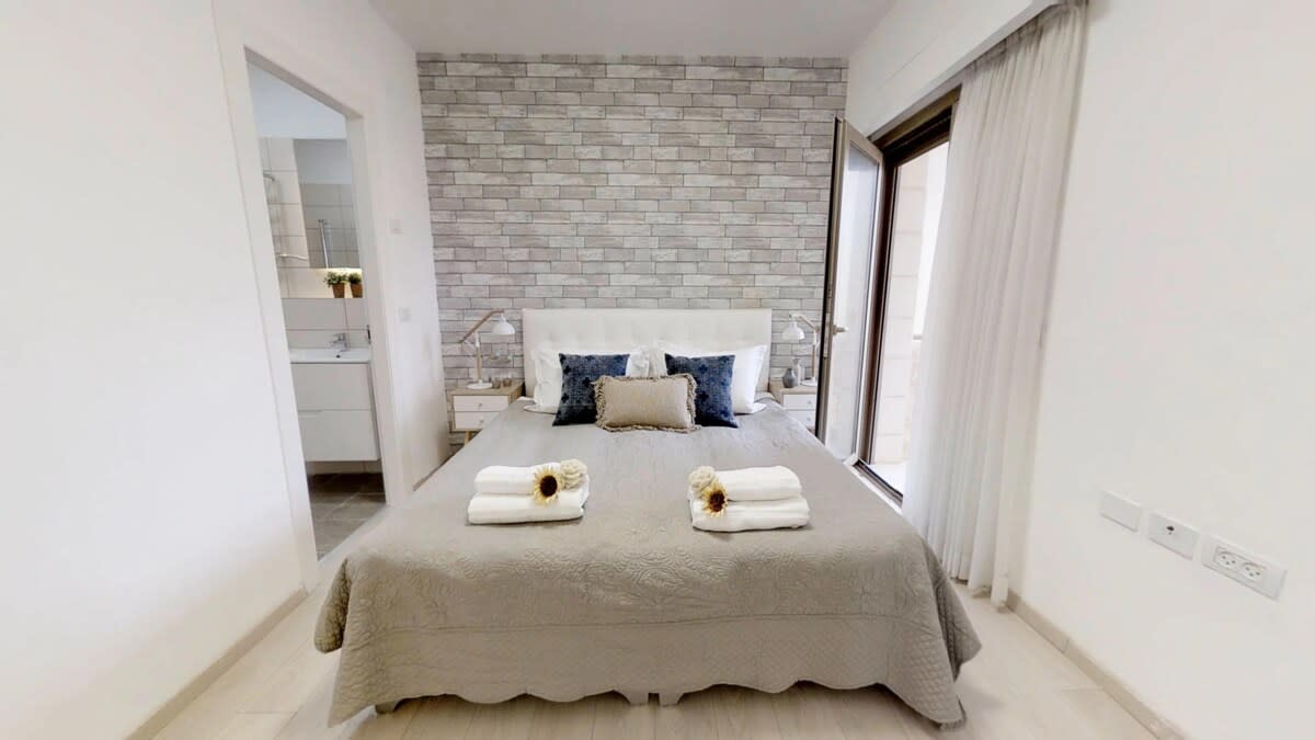 Superb 2 br/parking/sukka porch Haneviim Court photo 17