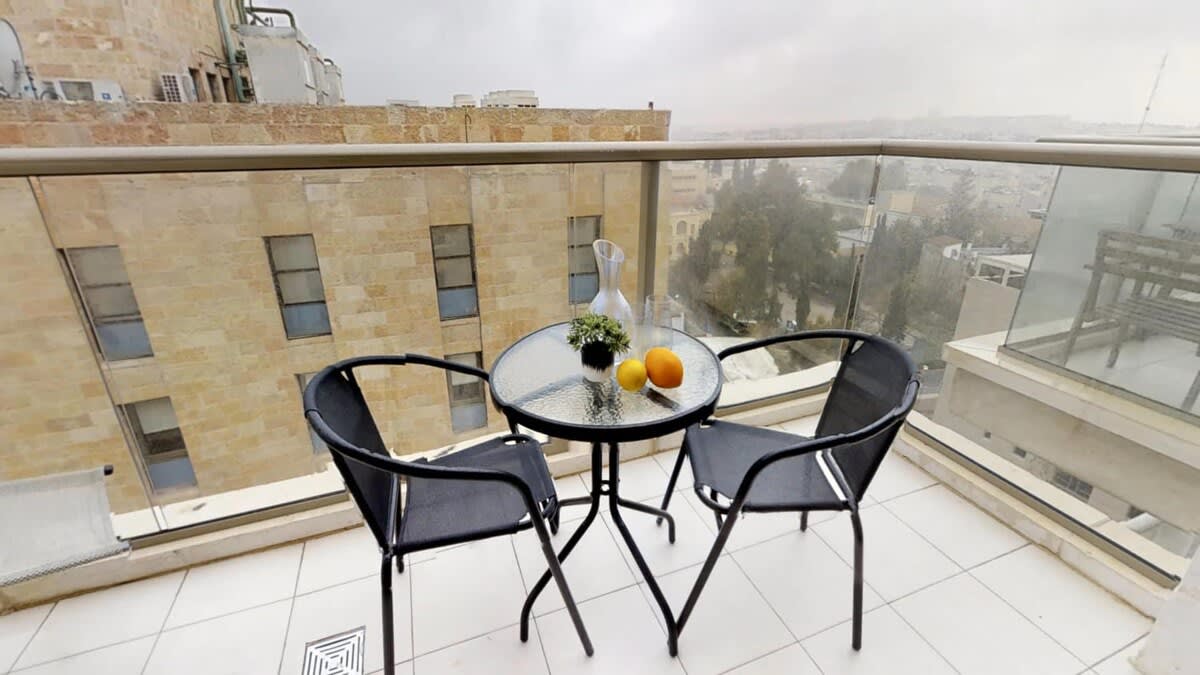 Superb 2 br/parking/sukka porch Haneviim Court photo 22