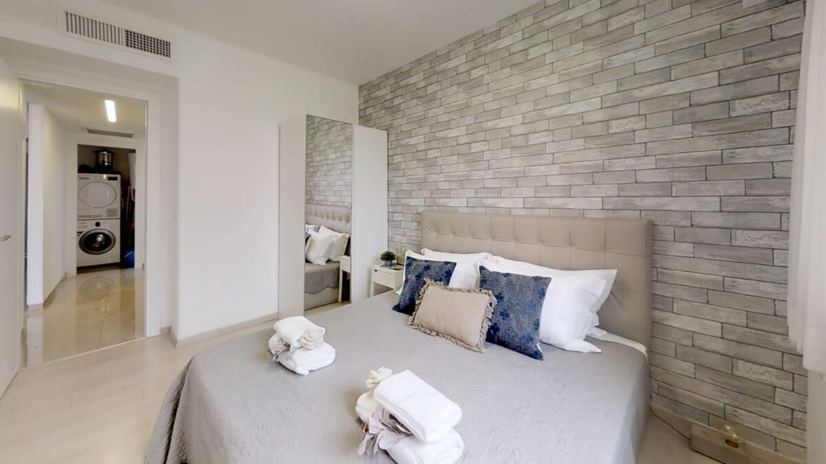 Superb 2 br/parking/sukka porch Haneviim Court photo 40