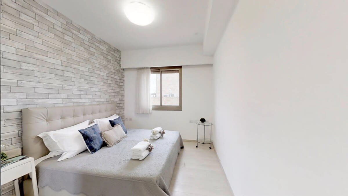 Superb 2 br/parking/sukka porch Haneviim Court photo 16