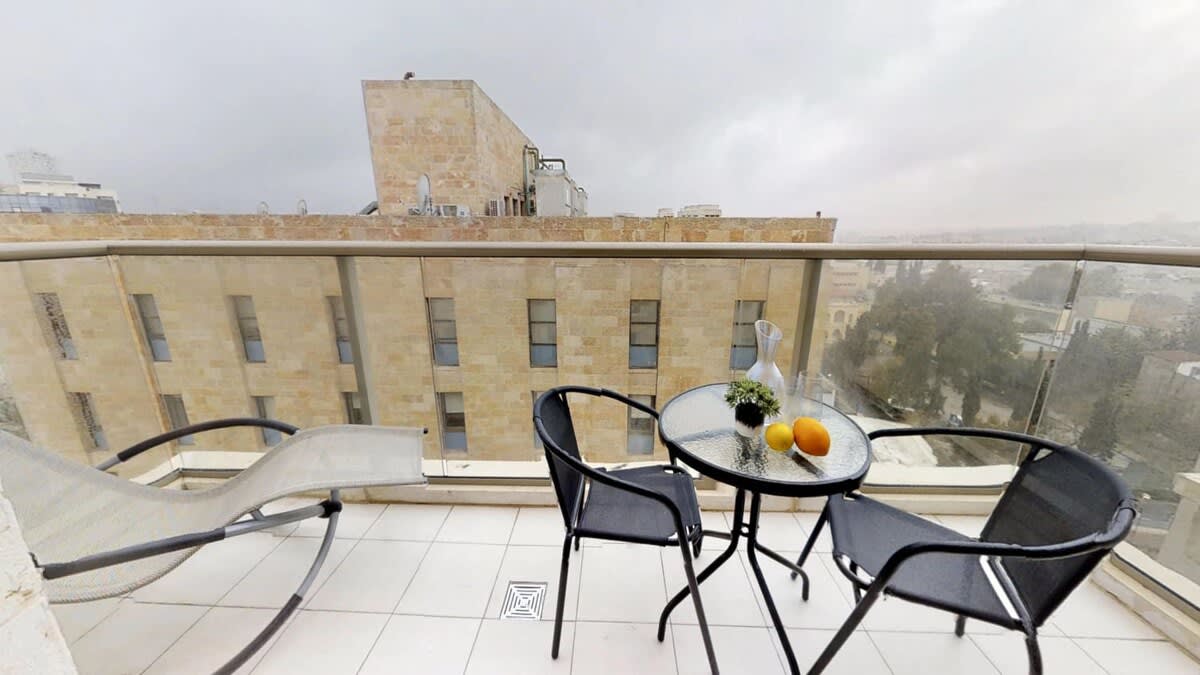 Superb 2 br/parking/sukka porch Haneviim Court photo 23