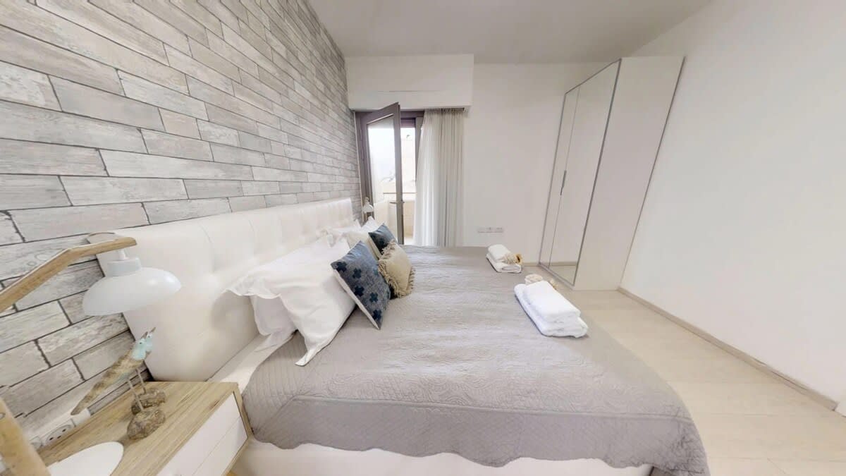 Superb 2 br/parking/sukka porch Haneviim Court photo 10