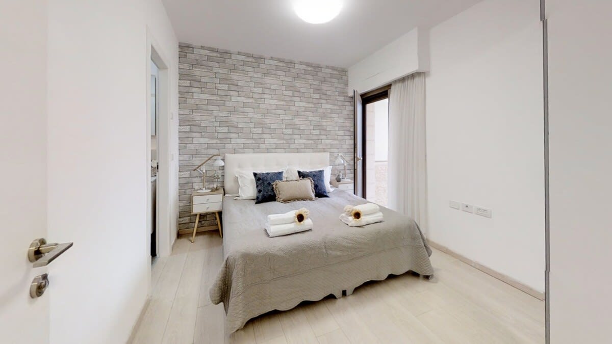 Superb 2 br/parking/sukka porch Haneviim Court photo 43