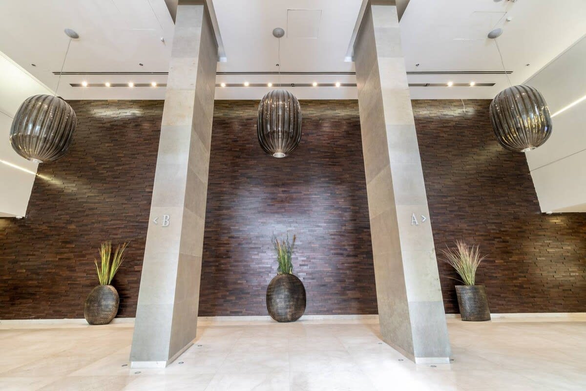 Exceptional 3 Bedroom/Parking in best area of town photo 23