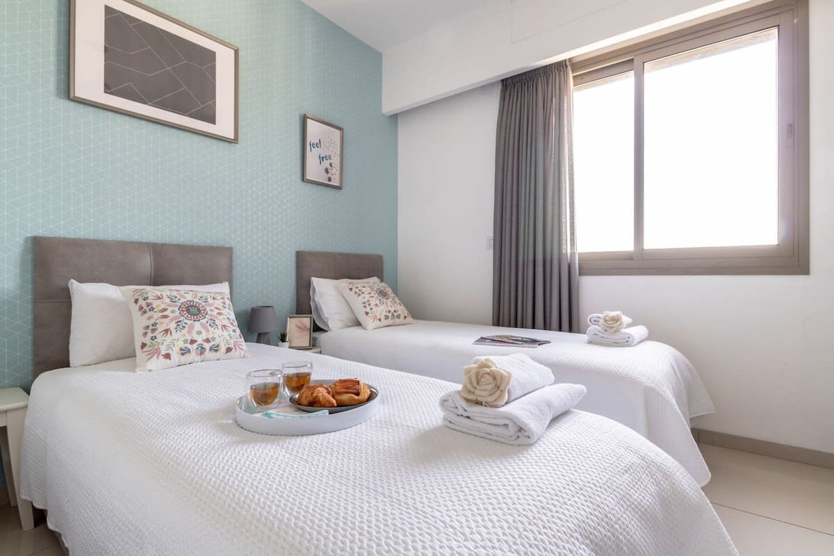 Exceptional 3 Bedroom/Parking in best area of town photo 11