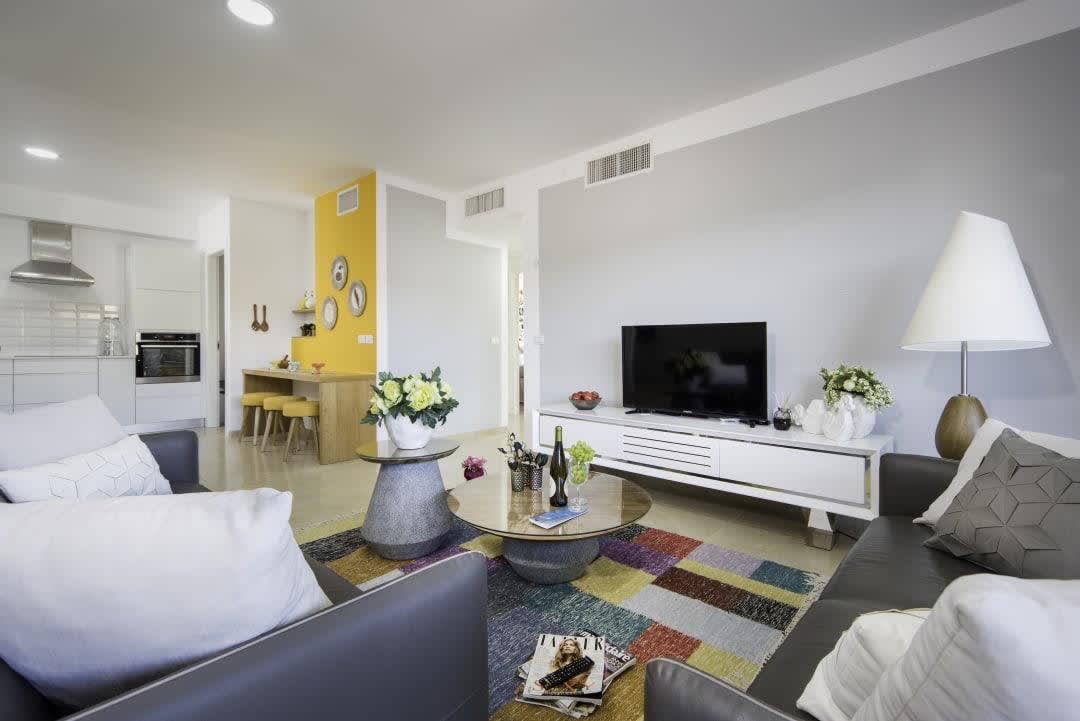 Exceptional 3 Bedroom/Parking in best area of town photo 4