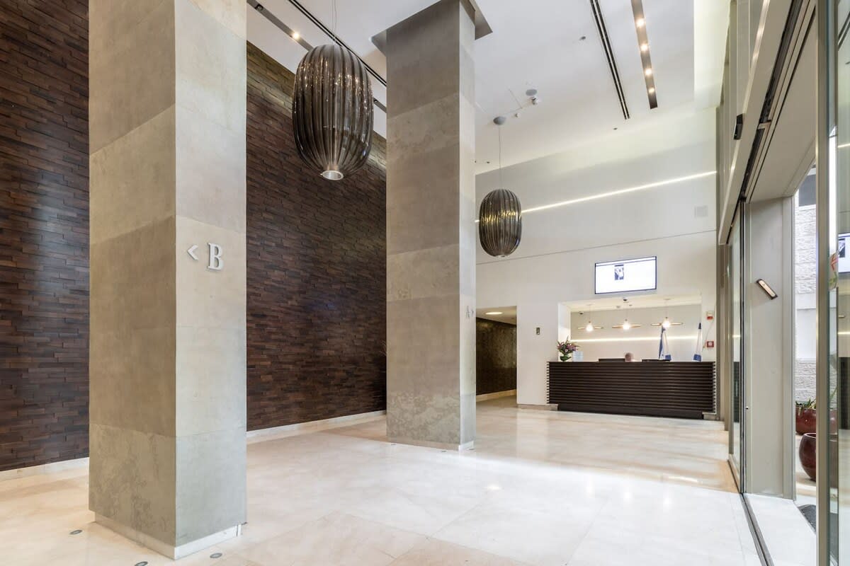 Exceptional 3 Bedroom/Parking in best area of town photo 22