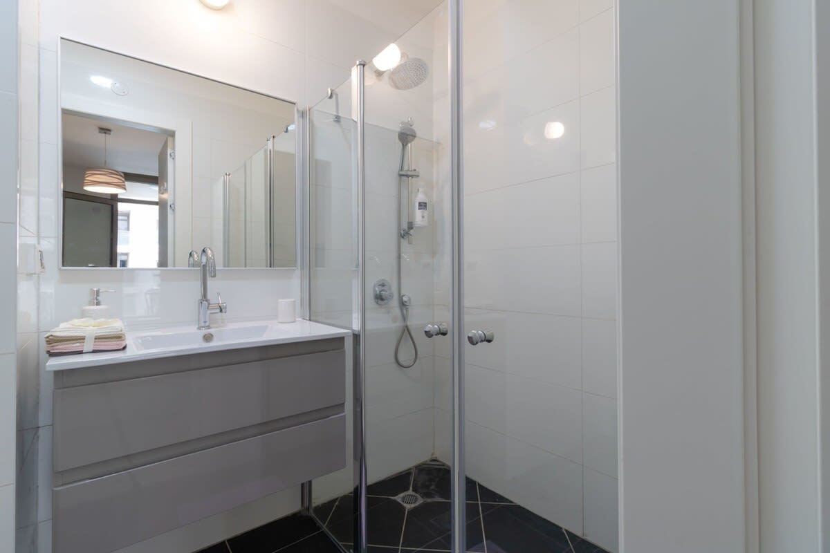 Haneviim court 2 bedroom with amazing Sukka balcony 52 photo 41