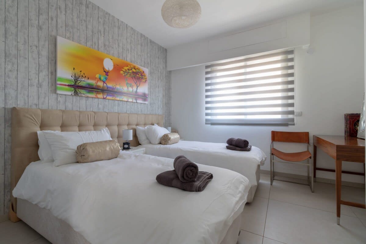 Haneviim court 2 bedroom with amazing Sukka balcony 52 photo 48