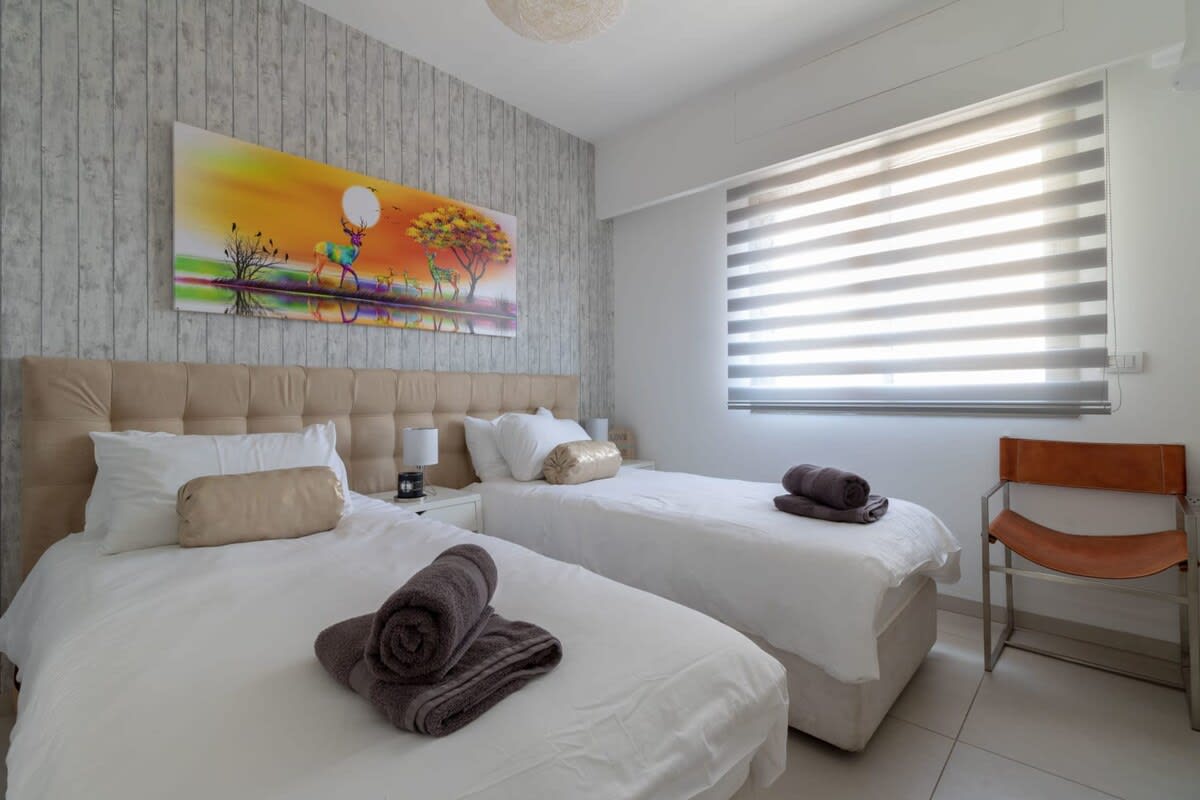 Haneviim court 2 bedroom with amazing Sukka balcony 52 photo 51