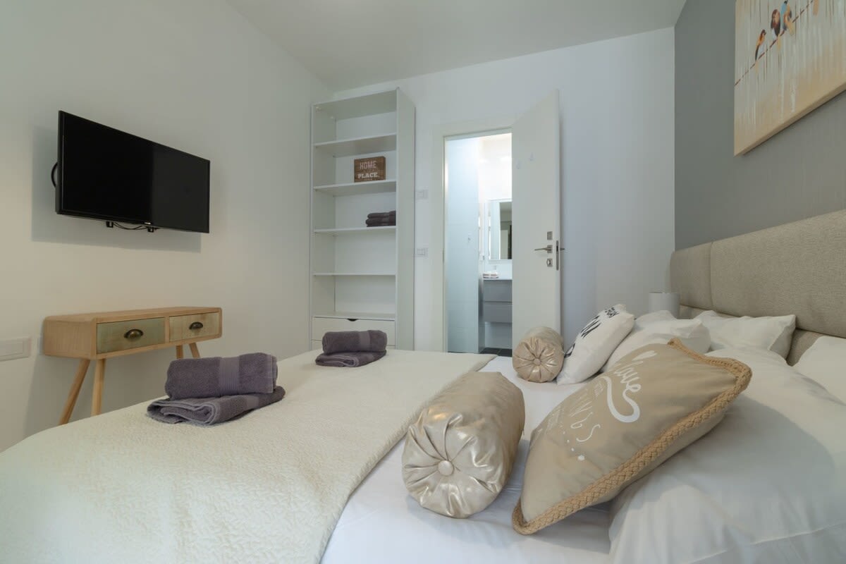 Haneviim court 2 bedroom with amazing Sukka balcony 52 photo 37