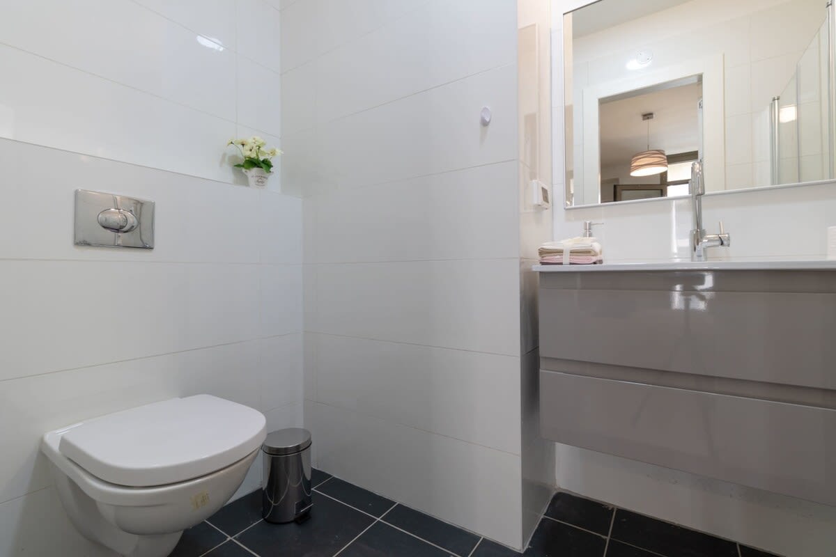 Haneviim court 2 bedroom with amazing Sukka balcony 52 photo 42