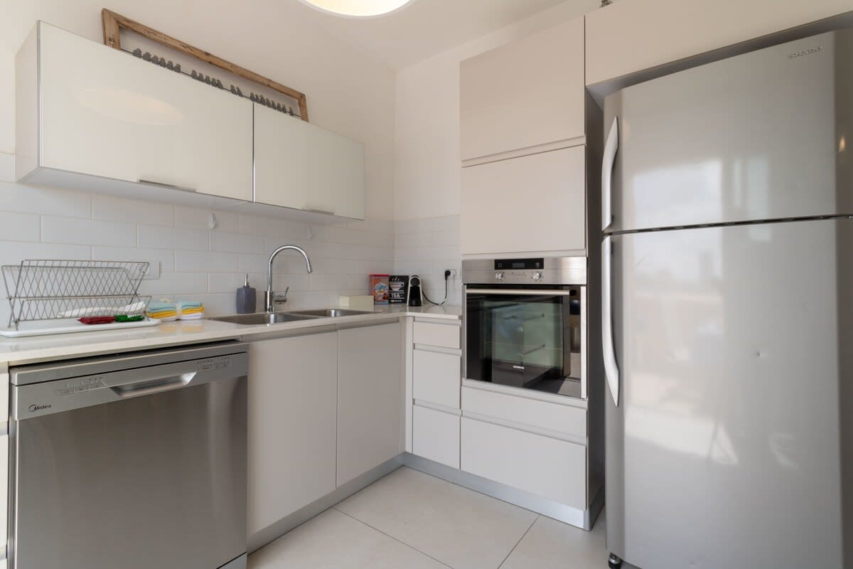Haneviim court 2 bedroom with amazing Sukka balcony 52 photo 32